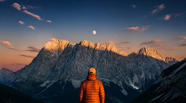Follow the Lunar Cycle With Sabrina Savoy’s Personalized Full Moon Reading